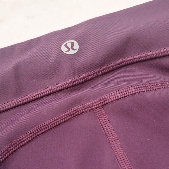 Lululemon Cut Out Sheer Mesh 3/4 Length Purple Maroon Leggings Sz‎ 0-4 XS Yoga - Picture 1 of 9